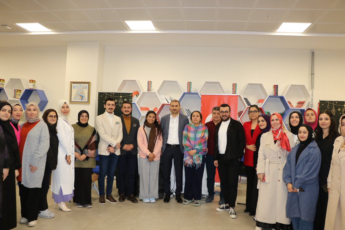 İl Müdürümüz Yasin Özdemir, Onikişubat Kız Yurdumuzun düzenlediği "Hoşgeldin Ramazan" etkinliğine katıldı.
Kuran-ı Kerim tilaveti, sohbetler ve musikiler eşliğinde, öğrencilerimiz bu mübarek ayın manevi atmosferine bir adım daha yaklaşmanın heyecanını birlikte yaşadılar.