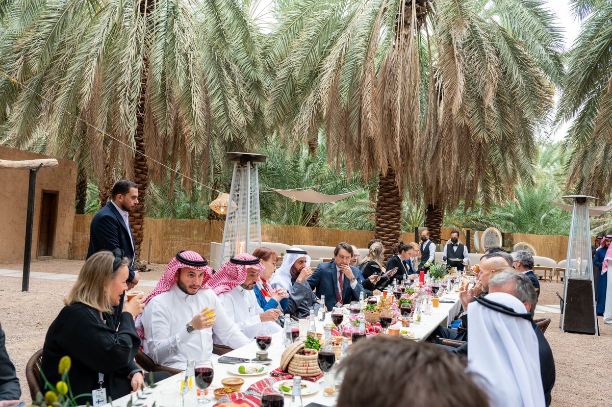 NEHAD___M's tweet image. Ravi de participer au #bridges_forum organisé par @MoHU_En en présence du ministre @tfrabiah .Forum pour préparer la prochaine saison du #hadj .Fier de la consécration de la 🇫🇷 par le ministre comme pays travaillant le plus étroitement avec le ministère du hadj et de la Omra 🏆