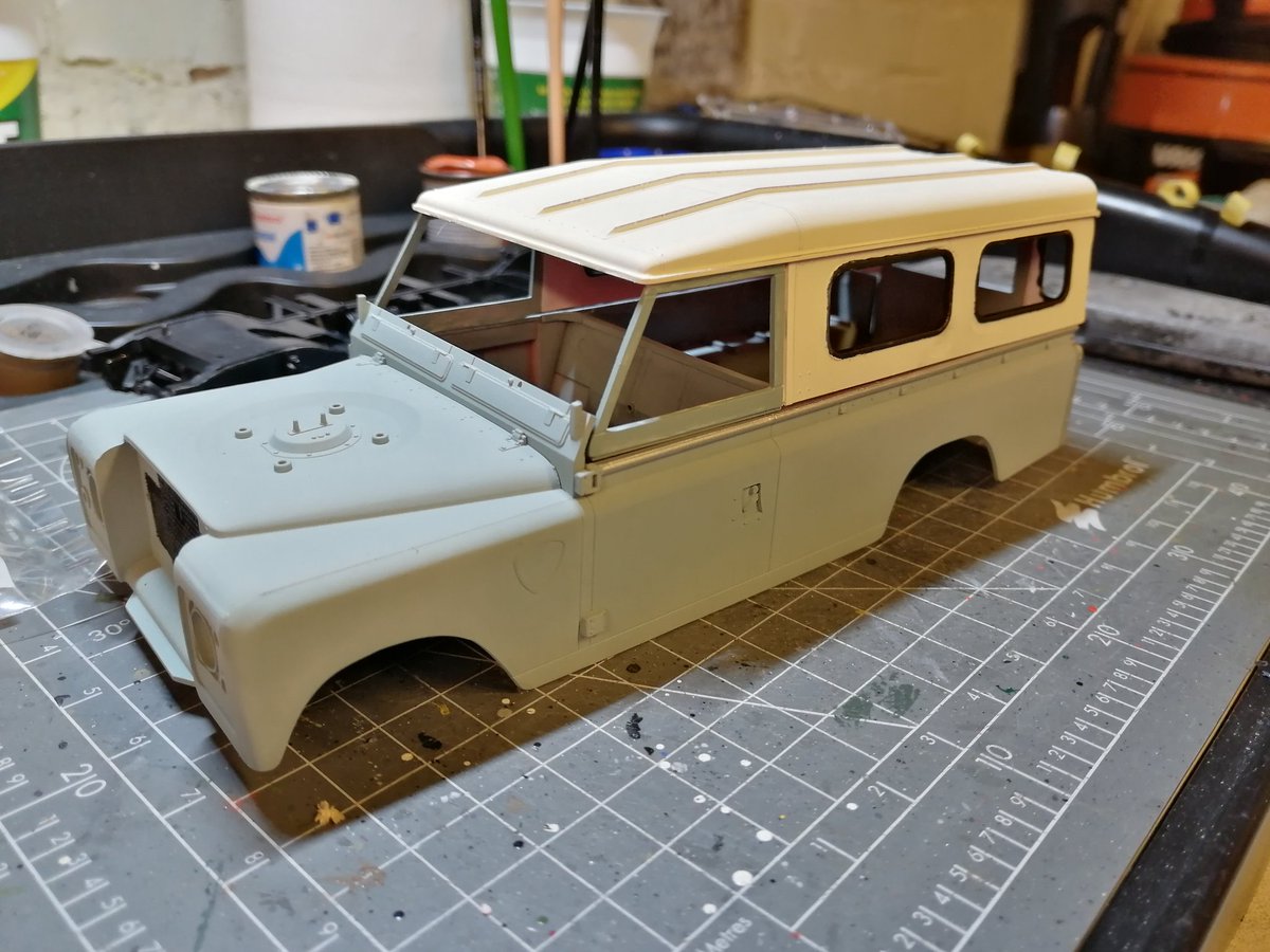Reetdog_UK's tweet photo. Bit of detail painting tonight on the Land Rover including doing the cappings. Also tried to make the wheels look rusty. #LandRover #ScaleModellerUK https://t.co/jEdEJ6Qi81