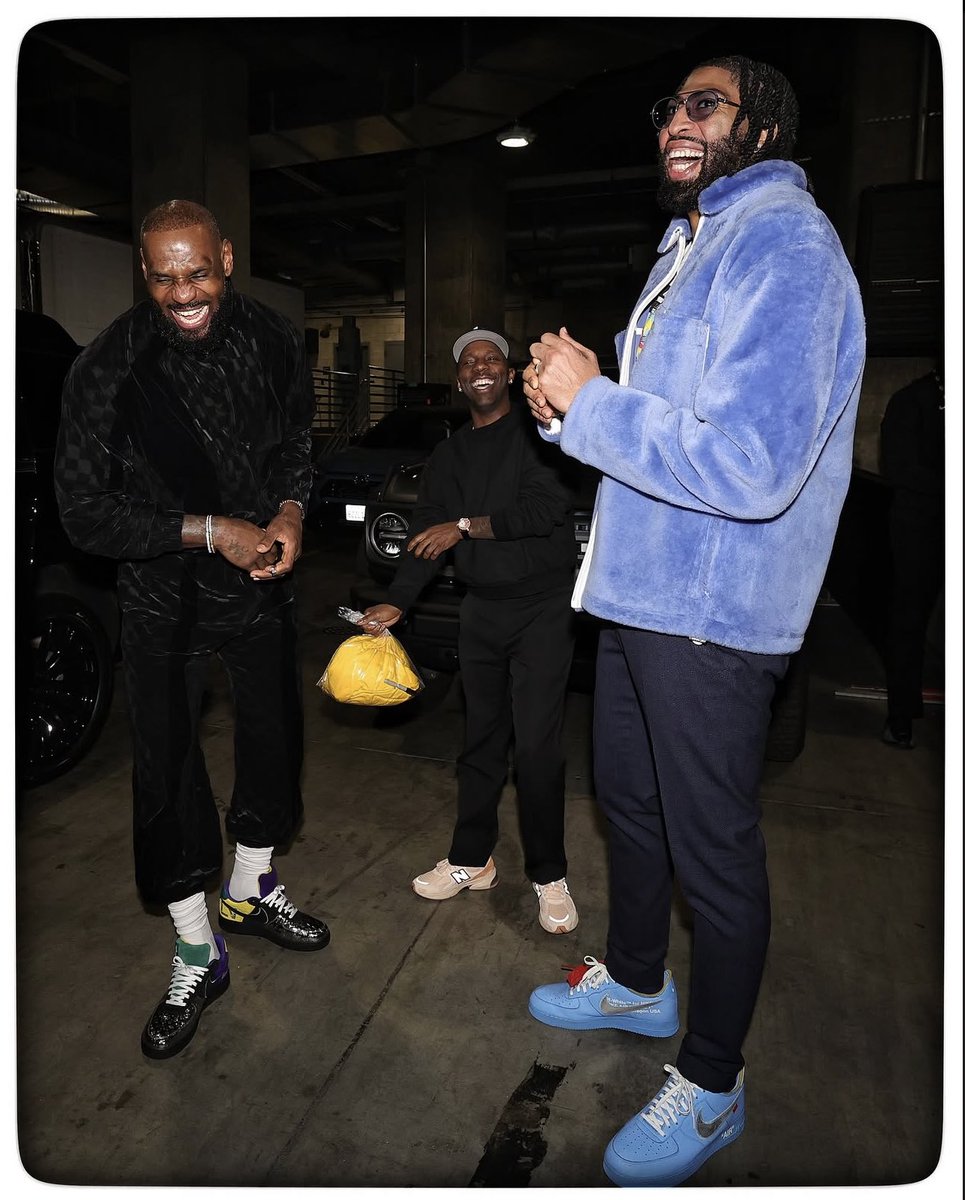 LakeShowYo tweet media
