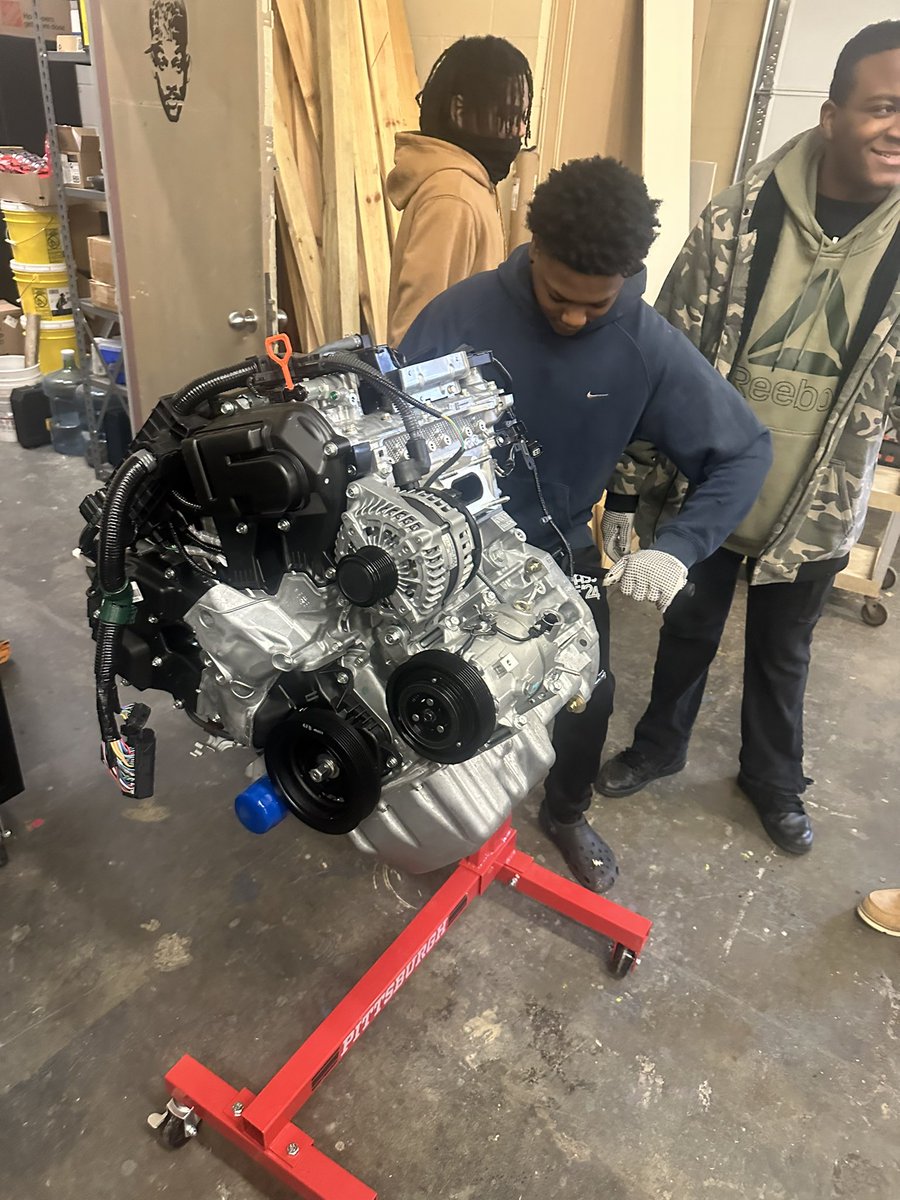 MHSIndMain's tweet image. New motor mount for our Honda donated motor. It took the entire class but we got it mount! Also, installed our new updated time clock. No more punching time cards My students will have badges and PIN numbers to clock in/out. @MinorHighTigers @JEFCOCareerTech @JEFCOED @SkillsUSA