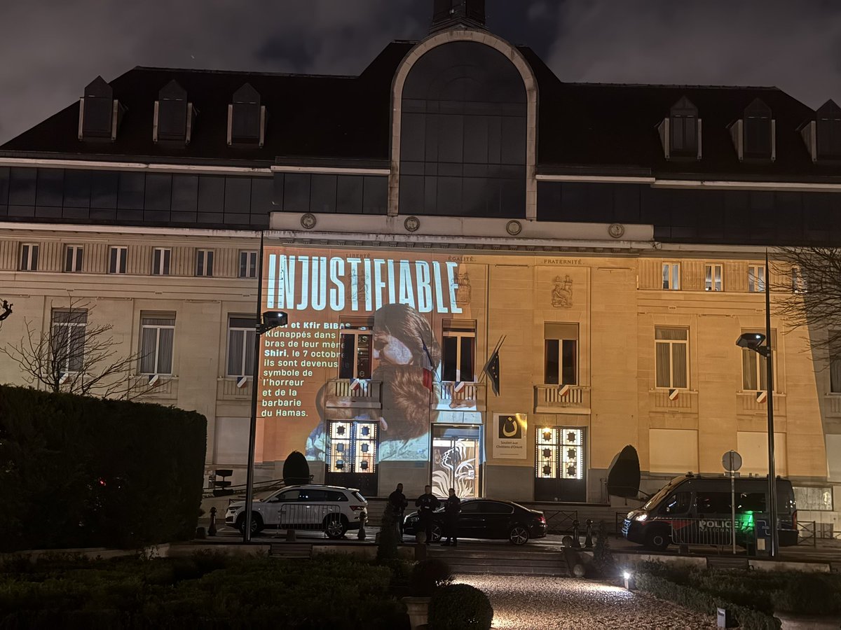 dktorza's tweet image. Ce soir, mairie de Saint-Mandé nous sommes nombreux à l’hommage rendu à la famille Bibas