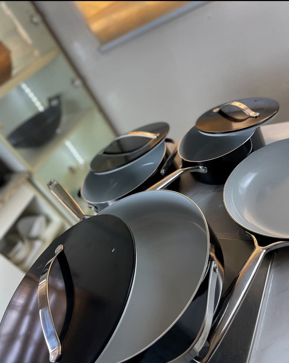 Prettyjoyzin's tweet image. Cook in style with our premium Ceramic Non-Stick Cookware Set!

Sizes:
🍲 Soup Pot – 24cm
🍳 Fry Pan – 26cm
🔥 Deep Fry – 28cm
🥛 Milk Pan – 18cm

 Price: 150,000 (Payment on Delivery in Lagos)
 
📞 Call/WhatsApp: 07080830489
📩 Send a DM to order!

#CeramicCookware