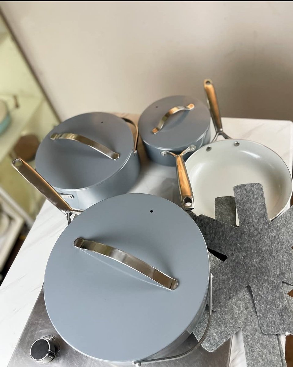Prettyjoyzin's tweet image. Cook in style with our premium Ceramic Non-Stick Cookware Set!

Sizes:
🍲 Soup Pot – 24cm
🍳 Fry Pan – 26cm
🔥 Deep Fry – 28cm
🥛 Milk Pan – 18cm

 Price: 150,000 (Payment on Delivery in Lagos)
 
📞 Call/WhatsApp: 07080830489
📩 Send a DM to order!

#CeramicCookware