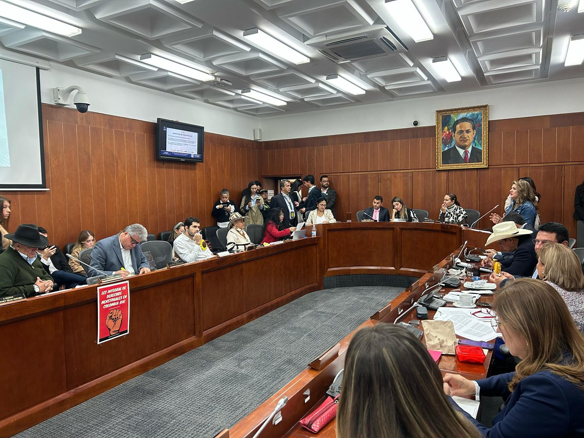 FAO_Colombia's tweet photo. #FAOTeInforma
En FAO🇨🇴 entendemos que la doble discriminación que enfrentan las mujeres rurales aumentan las brechas en acceso a tierra, recursos, financiamiento y participación política #MujeresRurales 👩🏻🌾
🧵⬇️ https://t.co/uLrJejcQHH