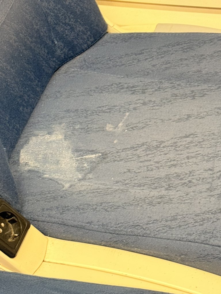 Joan Aguilera, PhD (@joan_agui) on Twitter photo Podeu netejar aquest seient, si us plau <a href="/rod11cat/">R11 Rodalies 🤖</a>
Fa dues setmanes que està així i fa força angúnia trobar-se amb això... Ara en el MD 19:46 h Sants-Figueres Podeu netejar aquest seient, si us plau <a href="/rod11cat/">R11 Rodalies 🤖</a>
Fa dues setmanes que està així i fa força angúnia trobar-se amb això... Ara en el MD 19:46 h Sants-Figueres