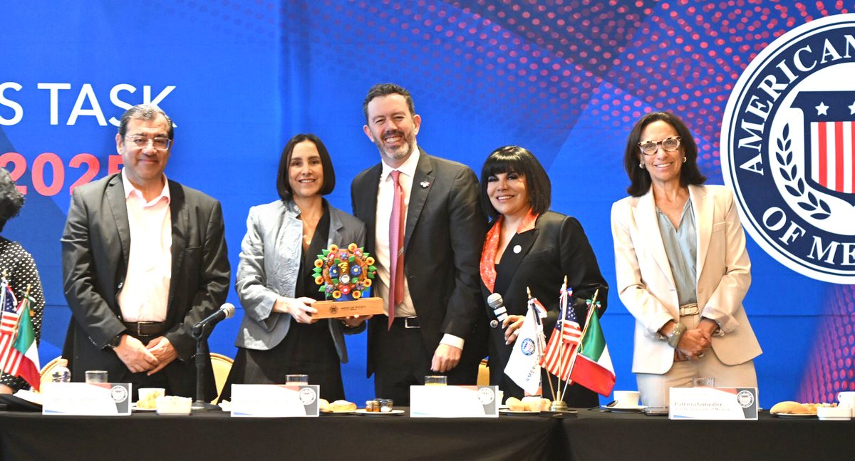 Un gusto conversar con la secretaria <a href="/LuzElena_GE/">Luz Elena González Escobar</a> sobre el futuro energético de Norteamérica. El sector puede ser un motor clave para impulsar una prosperidad compartida en México. Gracias a <a href="/amsocmx/">American Society of Mexico</a> por facilitar este diálogo.