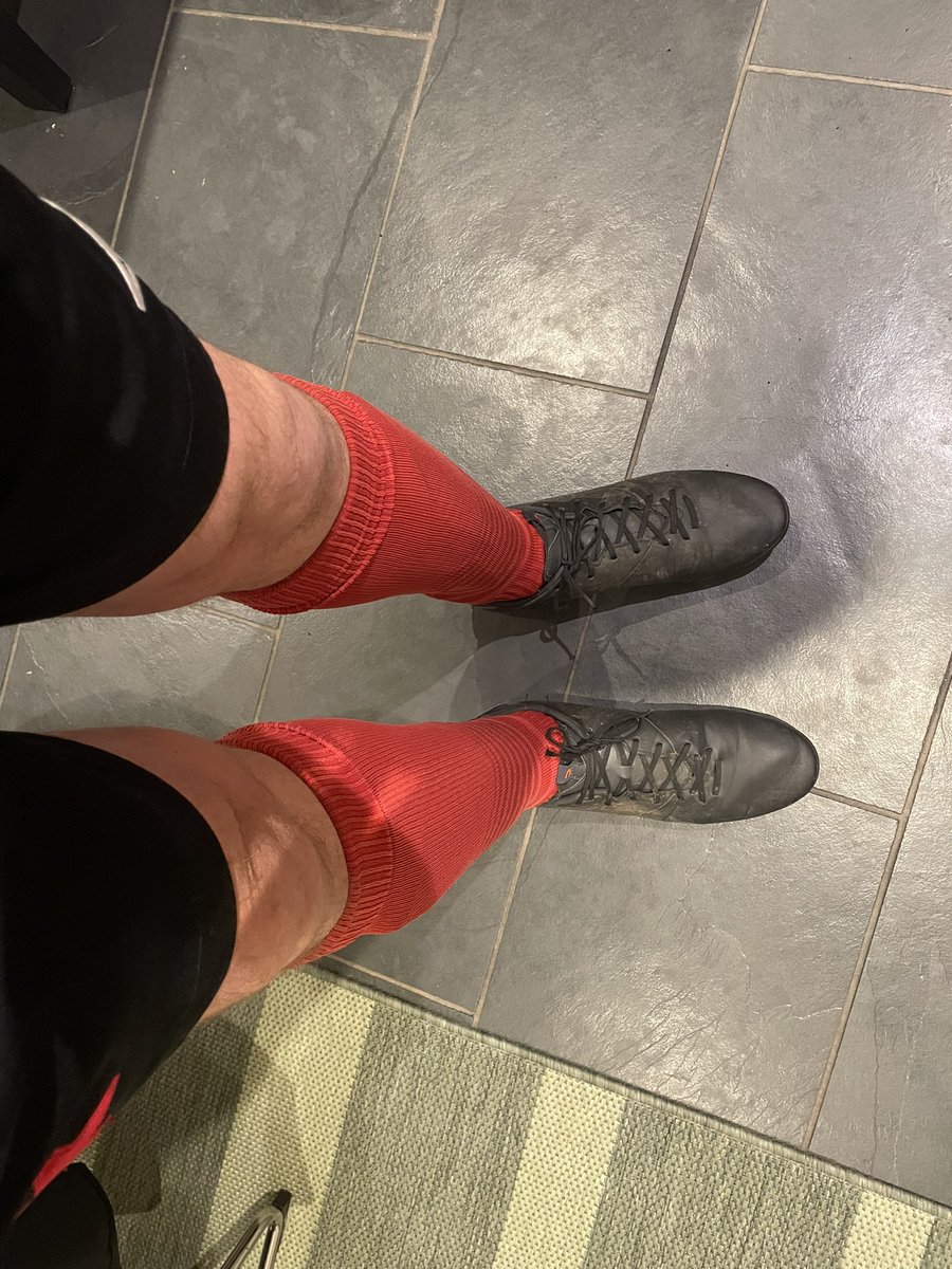 Oh dear - I seem to have outlasted the purple boots… 

Black just isn’t the same - need to go
Boot shopping it seems 

#pharmacyfootball