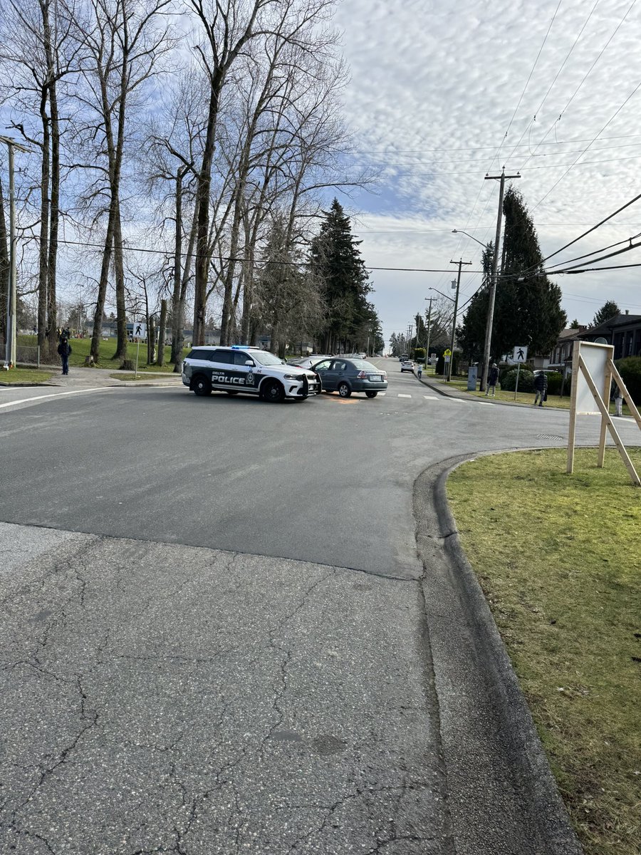 Accident near crosswalk and Grey Elementary School 108 St and 80 Ave
<a href="/CityofDeltaBC/">City of Delta</a> <a href="/MayorHarvie/">Mayor George Harvie</a> - This intersection needs a flashing red and or 4 way stop signs cc. <a href="/deltapolice/">Delta Police Department</a> <a href="/icbc/">ICBC</a> #RoadSafety #DeltaBC #northdelta