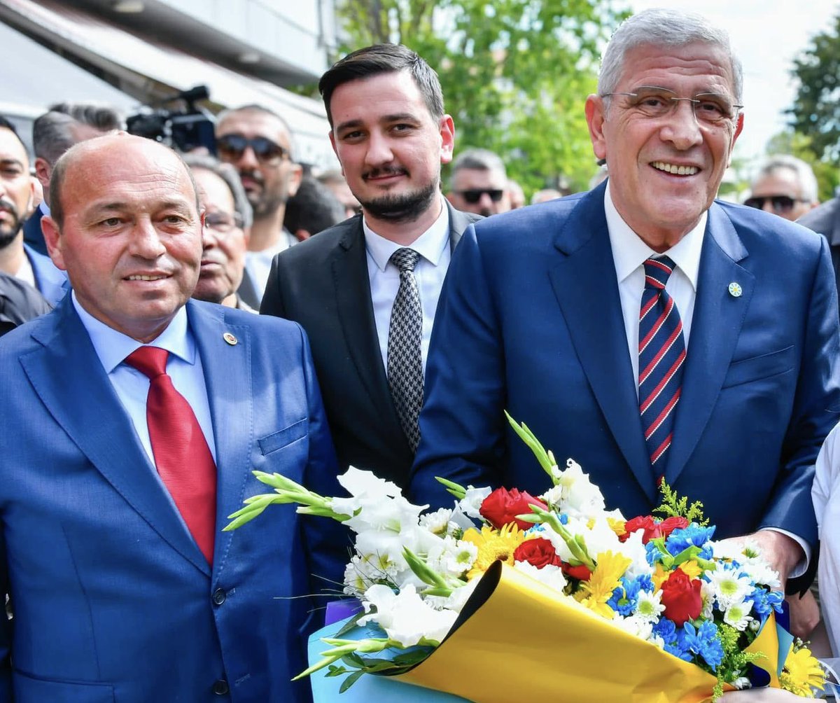 Değerli basınımızın kıymetli büyükleri ve emekçilerine;

Hep meşakkatla yürüdüğümüz karanlık yolları birlikte aydınlattık🔆