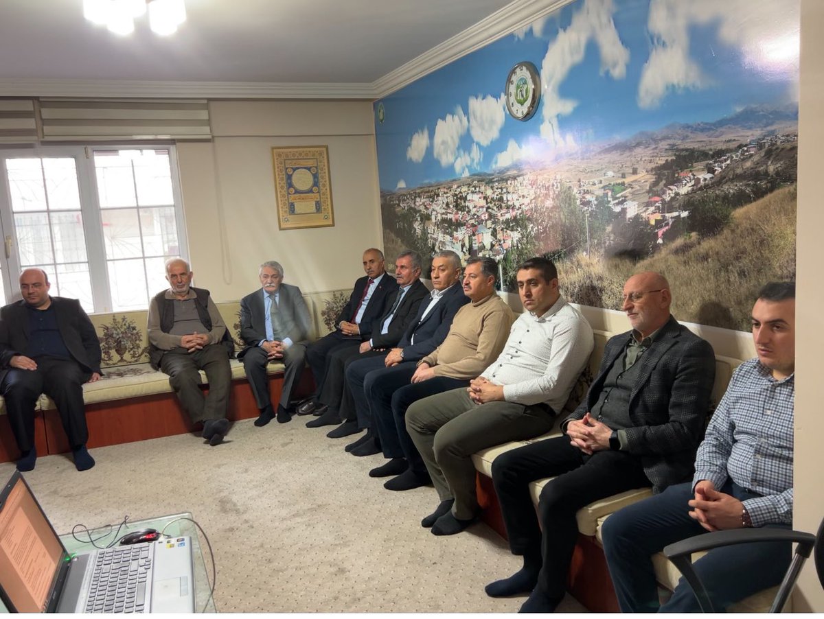serkankaya_29's tweet photo. Şiran Eğitim ve Kalkınma Vakfı (ŞEKAV)’mızın, 8. Olağan Genel Kuruluna katıld��k. Yeniden Başkanlığa  seçilen ve bizede Denetleme Kurulu’nda yer veren Ramazan Kahveci abimizi ve yönetimimizi tebrik eder, başarılar dilerim. Gümüşhanemizin en başarılı STK’larından olan ŞEKAV’ın genel kurulu hayırlı olsun.

📍Yeşilova- Küçükçekmece