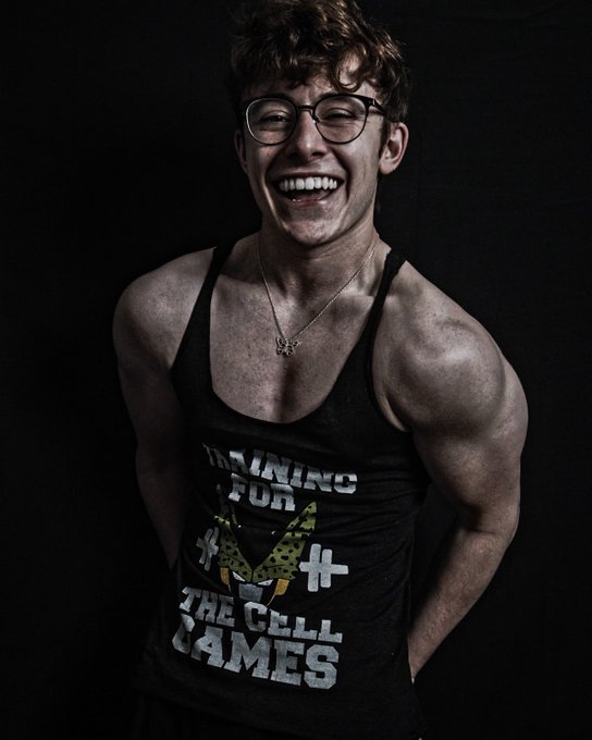 Triceps are cooler than biceps change my mind https://t.co/RLvI8JYzAJ