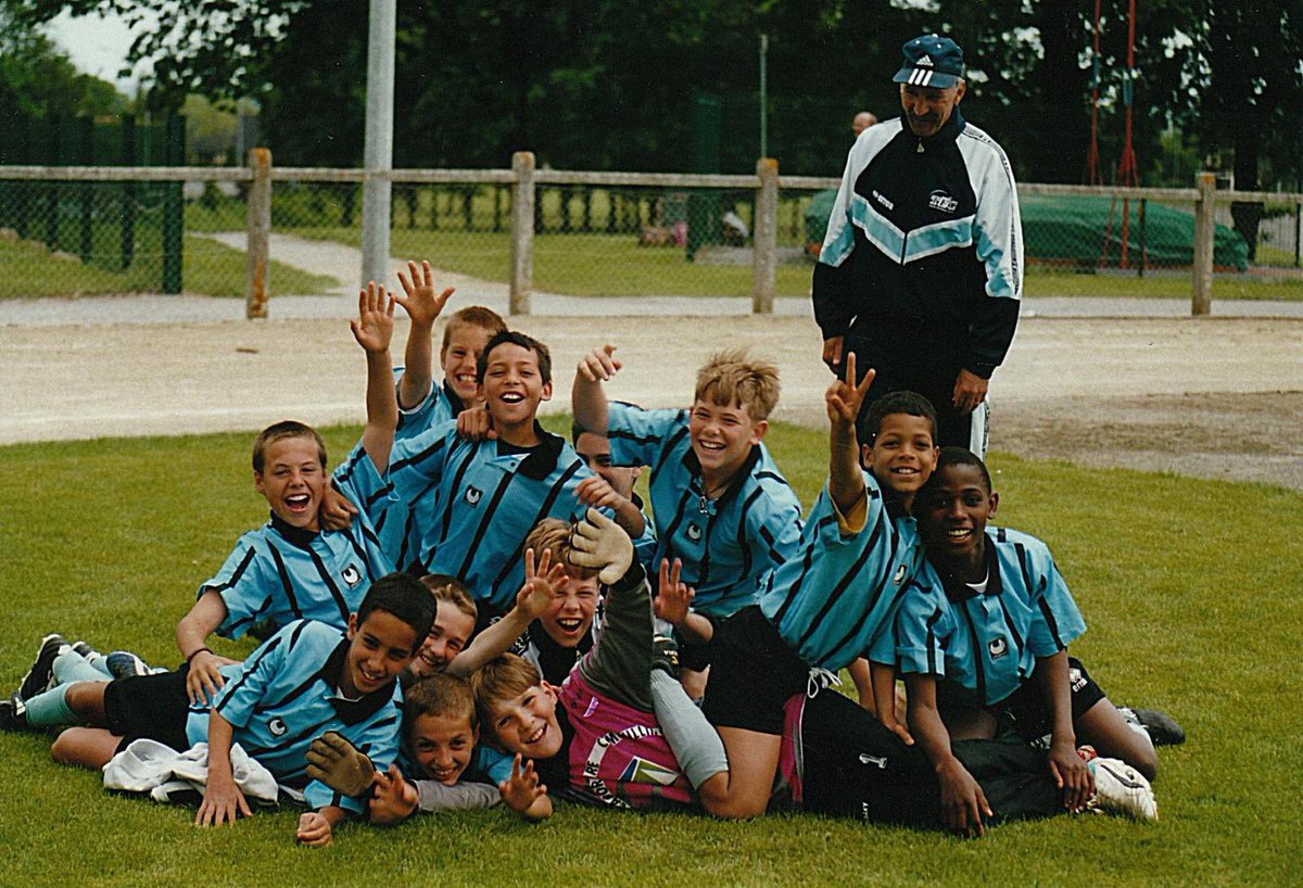 Tellement triste d’apprendre la disparition de mon club de cœur, mon club formateur, le <a href="/ToursFC/">Tours Football Club</a> …😢