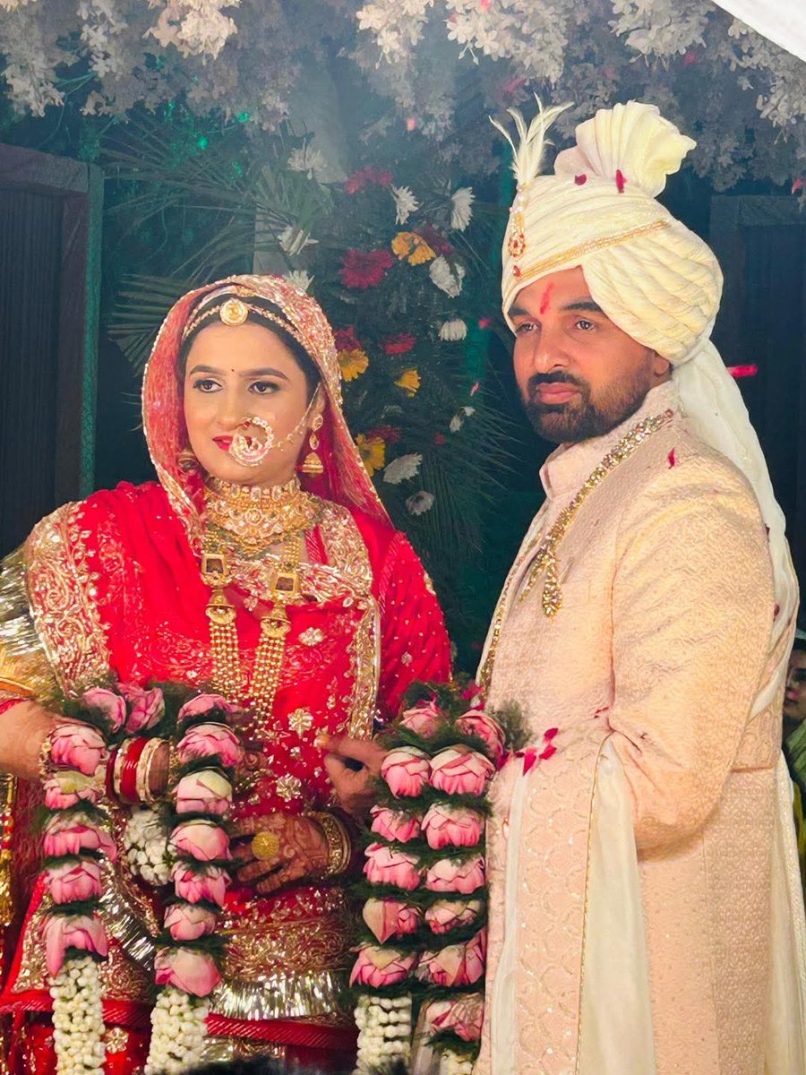 बड़े भाई सांगरिया विधायक <a href="/AbhimanyuP00NIA/">Abhimanyu Poonia</a> जी को नववैवाहिक जीवन की हार्दिक बधाई एवं शुभकामनायें 💐💐