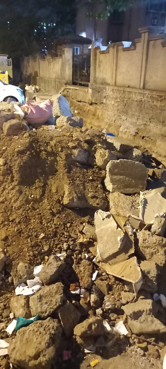 DipteshJadhav11's tweet photo. @mybmc  new mill road varil nallyache kaam kadhi purn honar ?? safety measures ka follows nahi hot? MCGM specification follow na karnya sathi kai karvai karnar ekda kalu de ani lavkarat lavkar rasta purvavat kara. @mnsadhikrut https://t.co/DWqsLhhflu