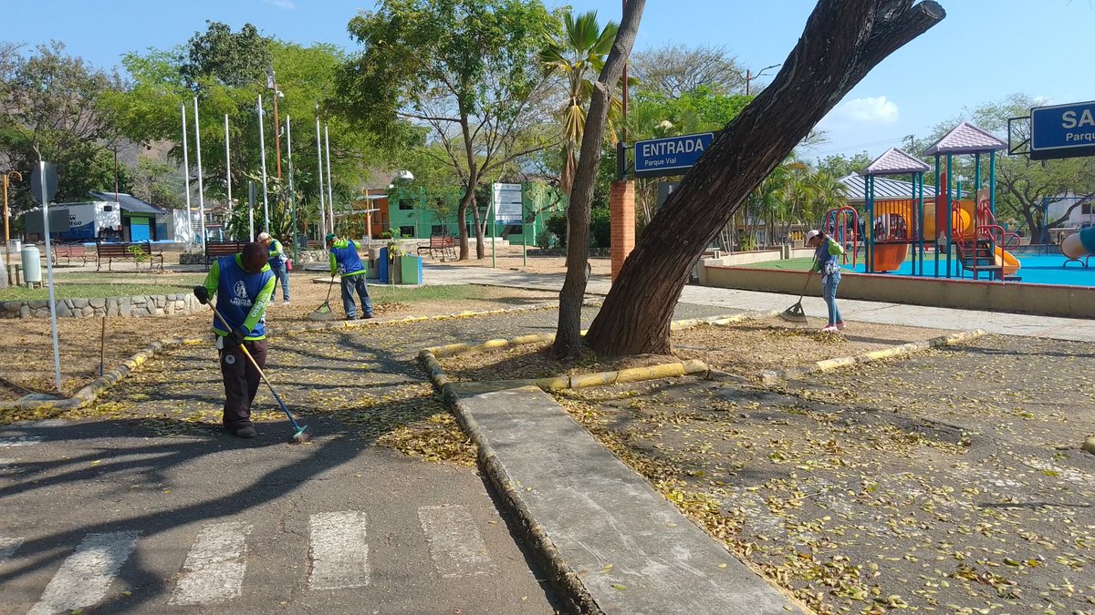 Seguimos trabajando en la limpieza de todo nuestro municipio 

Realizamos labores de limpieza de áreas verdes en el Parque Temático de la Urb. La Esmeralda 📍

#Alcaldiadesandiego
#Leonjurado