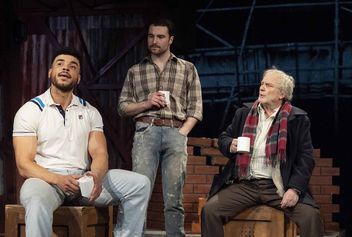 BathLifeMag's tweet image. Despite an early technical hitch the impressive cast powerhoused through this 10/10 production of Boys from the Blackstuff @BlackstuffStage
Special mention to Jay Johnson who is breathtakingly + heartbreakingly brilliant as the broken Yosser Hughes
On until 1 Mar @TheatreRBath