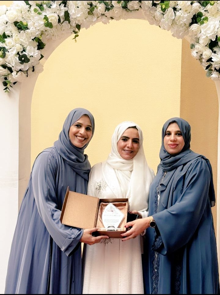 صفية بنت الخطاب (@edugovmct1438) on Twitter photo في لفتة تقديرية تعبّر عن الإمتنان والعرفان، قدّم مجلس أولياء الأمور درع شكر وتقدير لإدارة المدرسة وذلك تقديرًا لجهودها الكبيرة وعطائها المستمر في خدمة العملية التعليمية.
خالص الشكر والتقدير لمجلس أولياء الأمور..
#مدارسنا_مستقبل_واعد
<a href="/Eduactivemct/">قسم الأنشطة التربوية</a>
@mct_edu في لفتة تقديرية تعبّر عن الإمتنان والعرفان، قدّم مجلس أولياء الأمور درع شكر وتقدير لإدارة المدرسة وذلك تقديرًا لجهودها الكبيرة وعطائها المستمر في خدمة العملية التعليمية.
خالص الشكر والتقدير لمجلس أولياء الأمور..
#مدارسنا_مستقبل_واعد
<a href="/Eduactivemct/">قسم الأنشطة التربوية</a>
@mct_edu