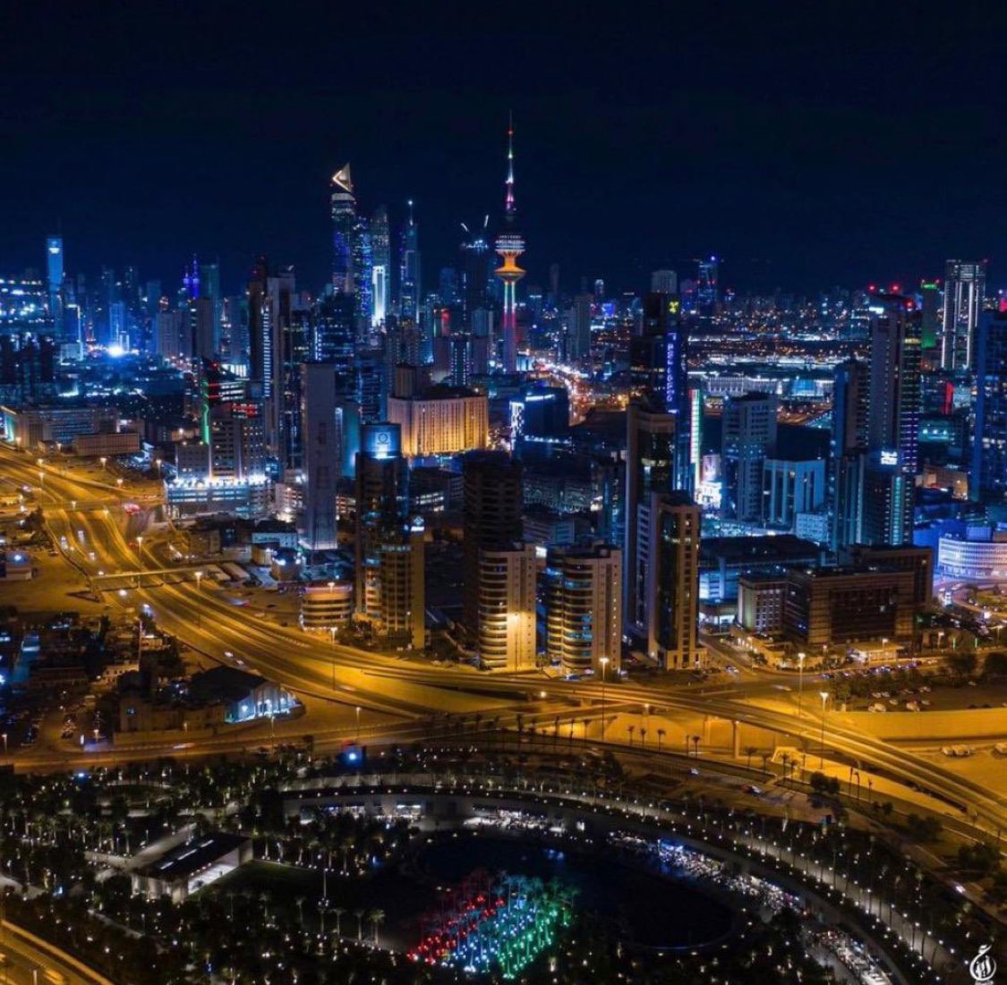 وطن يسعد مساك الشمس ما غابت تبي فرقاك

تعدت للمغيب تعلمه..عن طيب مشرقها

كل عام وبلدي #الكويت  في عز وخير