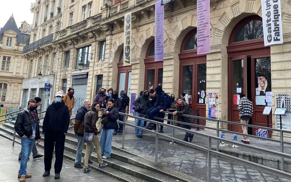Paris : acculée, la Gaîté Lyrique rend les clefs du théâtre, occupé depuis 79 jours par plus de 400 migrants. Face à « une situation explosive » matérialisée par des violences croissantes « en gravité et en fréquence » à l’intérieur du site (dont un « départ de feu dans les
