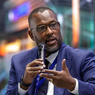 « Au début des années 2000, le Rwanda a justifié sa présence militaire en RDC par la présence de la milice hutu des FDLR, un prétexte qui ne justifie en rien l’exploitation massive des ressources congolaises. Pendant ce temps, en 2000, le Rwanda et l’Ouganda se sont affrontés à