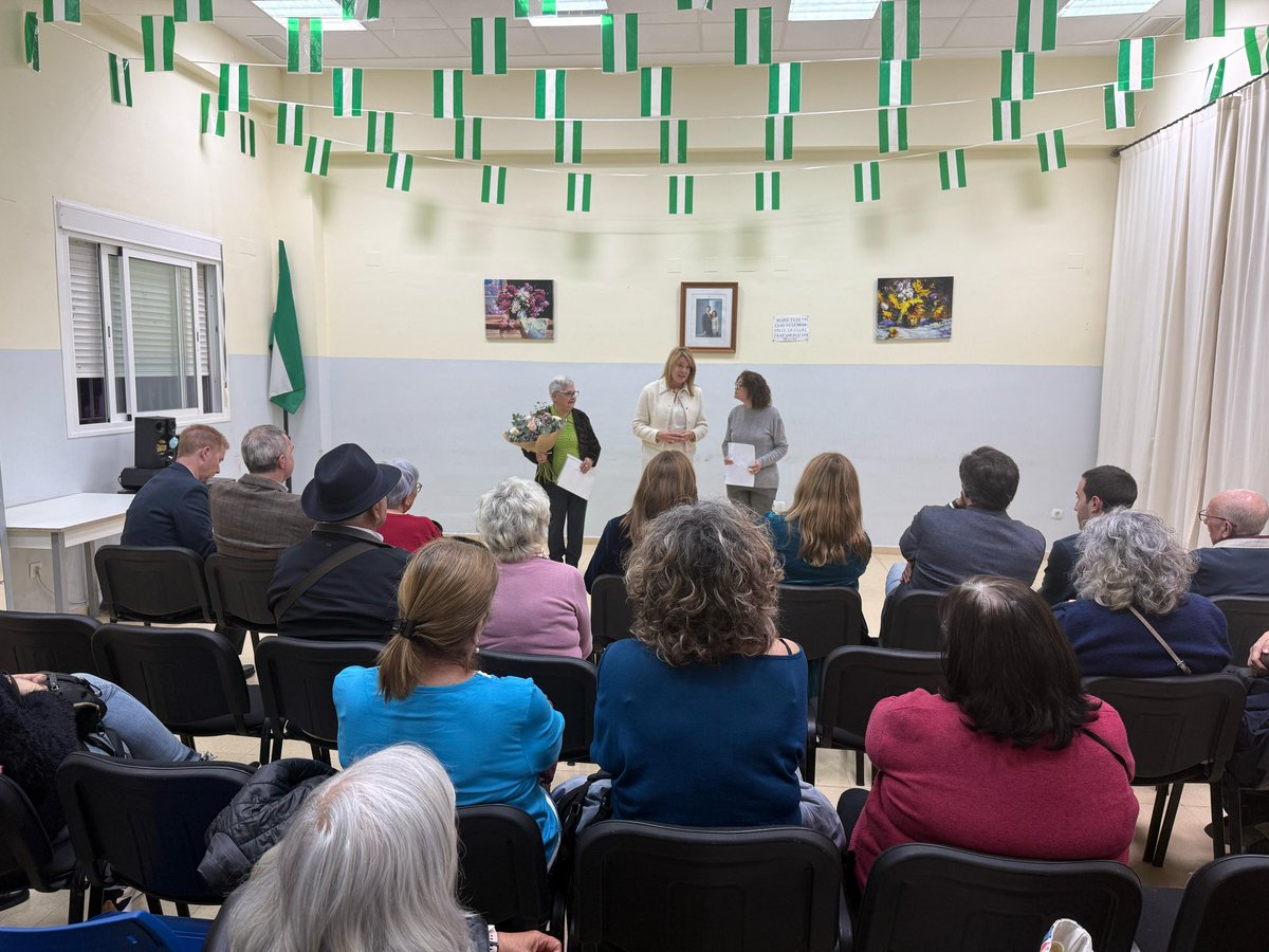 AytoHuelva's tweet photo. 🎊Nos adelantamos a la celebración del Día de Andalucía🟩⬜🟩 presumiendo de nuestras tradiciones y de nuestras señas de identidad junto a la AA.VV. Los Rosales. 

👏Gracias a todas las personas que habéis contribuido a que esta asociación sea más andaluza que nunca. https://t.co/jAPB6eoN5o