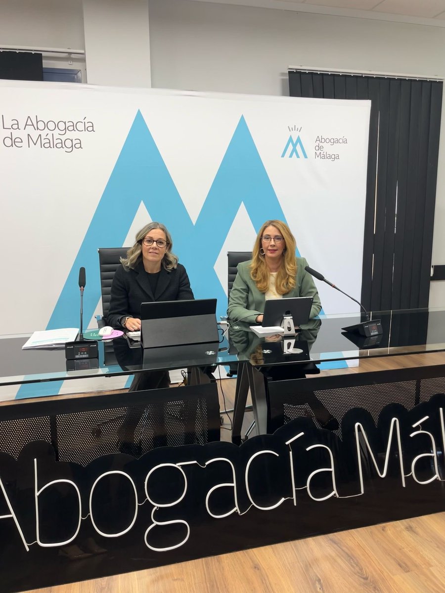 AbogaciaMalaga's tweet photo. Lo hacemos de la mano de Belén Rincón Pérez, abogada de nuestro Colegio y miembro fundador de Red Abafi Abogados y Economistas, red nacional que engloba abogados expertos en derecho de consumo. En la imagen, acompañada de la coordinadora de la sección de Consumo, María Lafuente. https://t.co/ac3gfqldxw