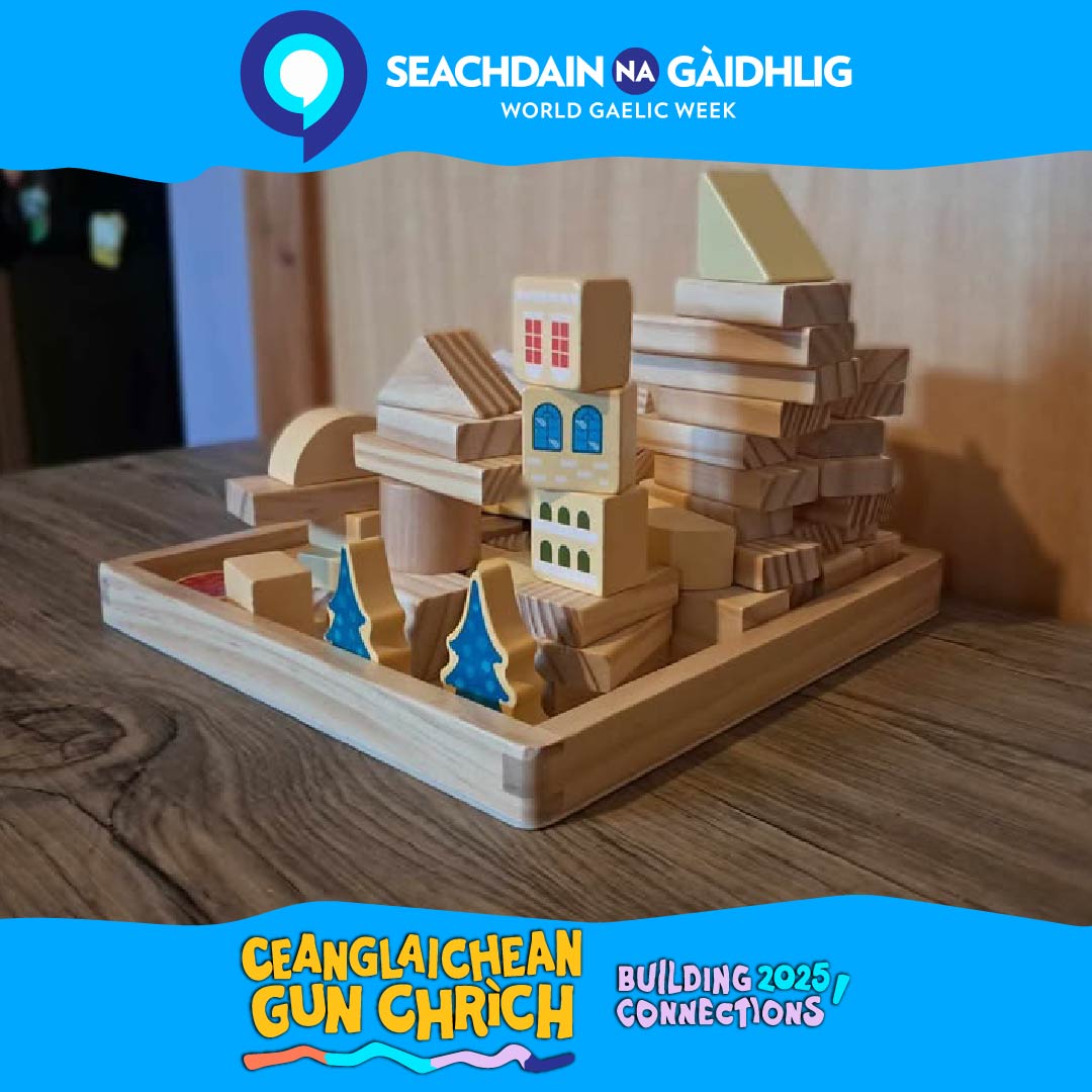 Chan eil càil cho math ri cuairt anns a' Gheàrraidh Chruaidh!

Seo againn Caisteal Leòdhas a rinn Luka, 2, fhad 's a bha e a' seinn 'Tog an Caisteal'

Here we have Lews Castle built by Luka age 2, while singing 'Tog an Caisteal'!

'S math a rinn thu Luka!
#seachdainnagàidhlig2025