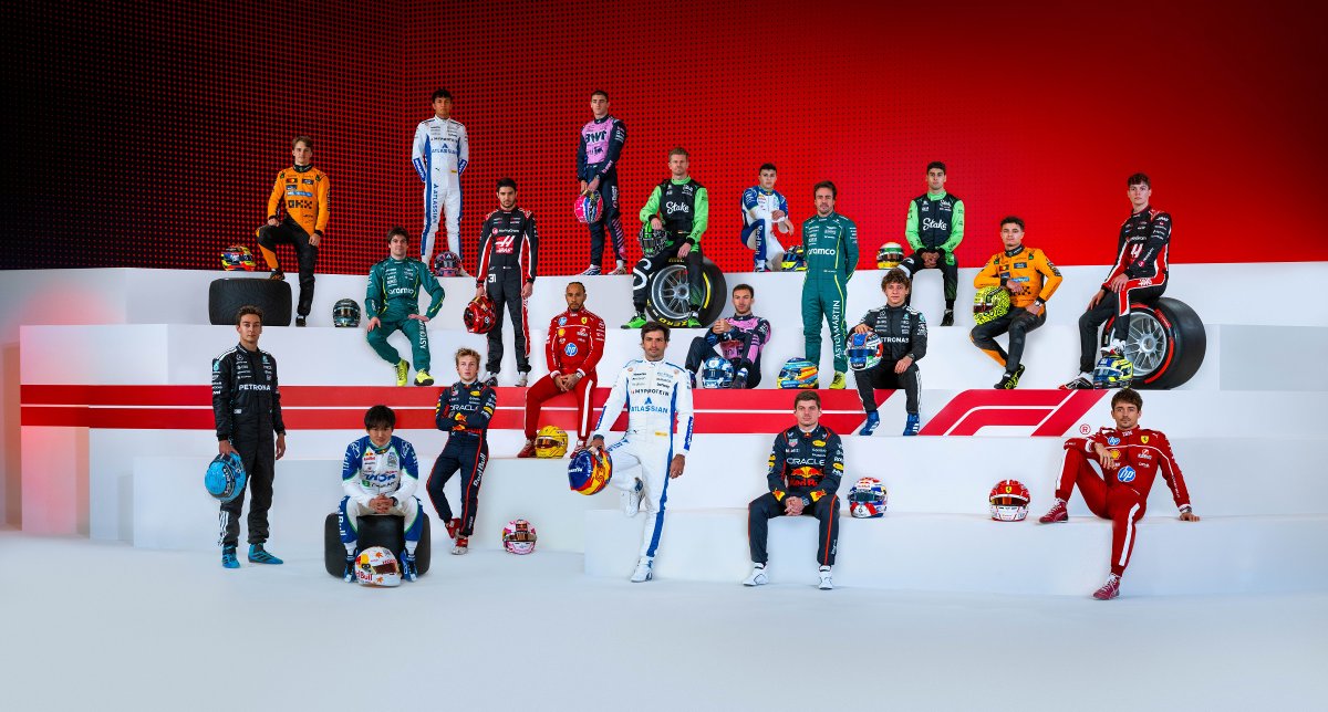 realsimonsays's tweet image. I Love 😍 the official #F12025 photoshot (sent to me by @F1 #F1Media) from the 1st day of #WinterTesting in @BAH_Int_Circuit. 
And I especially like the fact that they did not insist on sitting teram-mates next to each other. ✅
Spring 🌸 is on the corner (in Europe)! 🥰