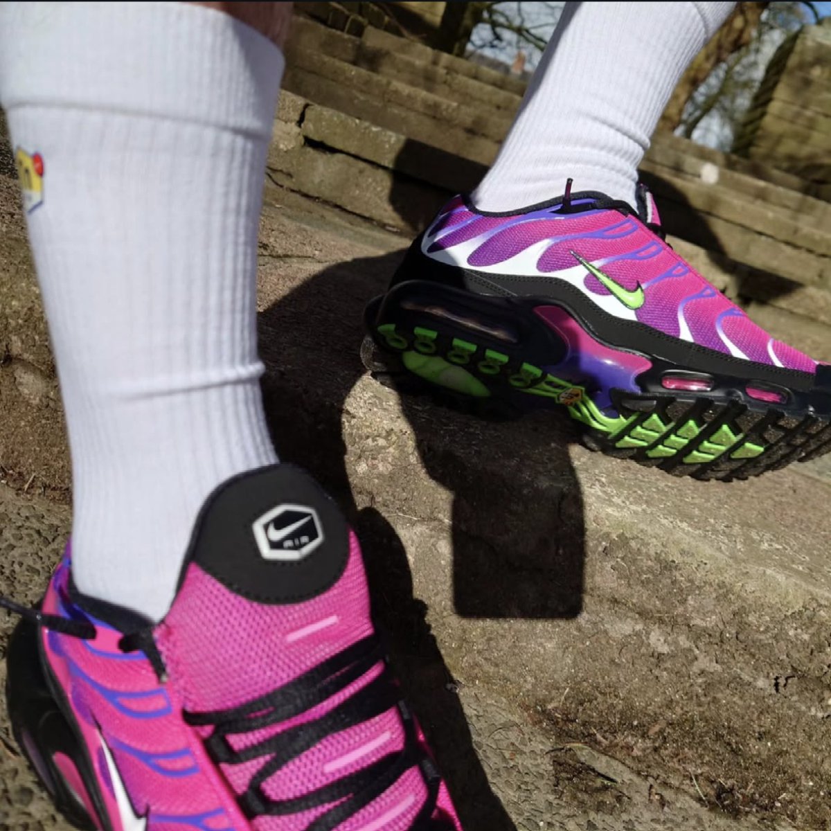 willspilsbury's tweet photo. Brand new pair No.2! 👊🏻😁😍😍 #stockx #doubledrop #latestdrop #newkicks #newtrainers #newsneakers #nikeairmax #airmaxplus #niketn #whitesocks #nikesocks #tnsocks #sneakerhead #kotd👟 https://t.co/837ZahORsc