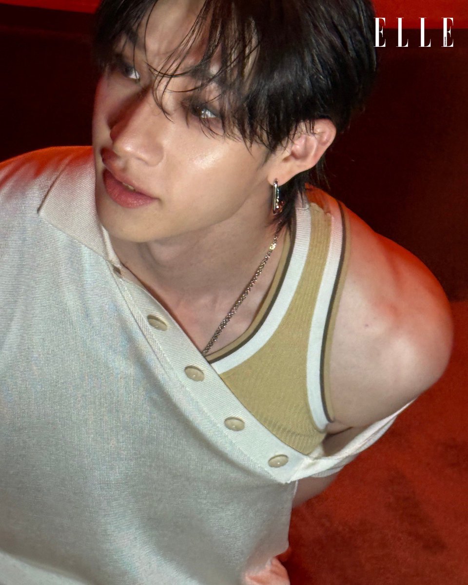 #ELLEShowtime หล่อชวนใจเต้นแรง! เปิดลุคหนุ่มบังชาน แห่งวง <a href="/Stray_Kids/">Stray Kids</a> กับโททัลลุคของ <a href="/Fendi/">Fendi</a> กับเสื้อกล้ามที่สวมทับด้วยเสื้อโปโล ระหว่างชมโชว์คอลเล็กชั่น Fall/Winter 2025 ที่มิลาน 

#ELLEThailand
#FendiFW25
#BangChanxMFW25 #방찬 #BangChan  
#BangChanxFendiFW25