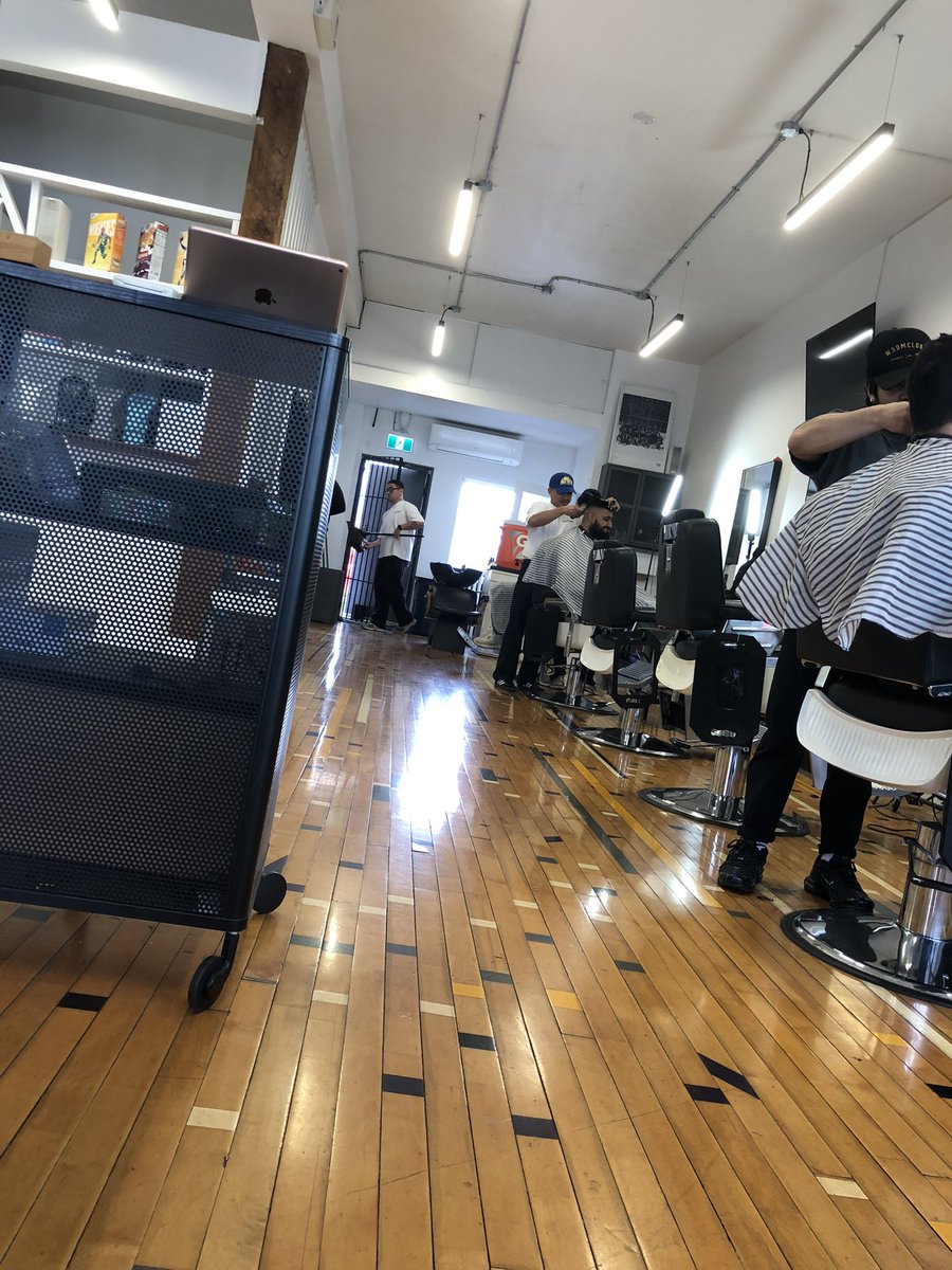 FreemanRidley's tweet photo. at the barber shop w the boys #lookinfresh #Haircut #Wednesday https://t.co/6sQ6mnAmWX