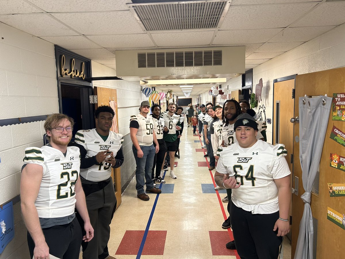 Morning greet at Wyman Elementary was a hit! #minerpride
