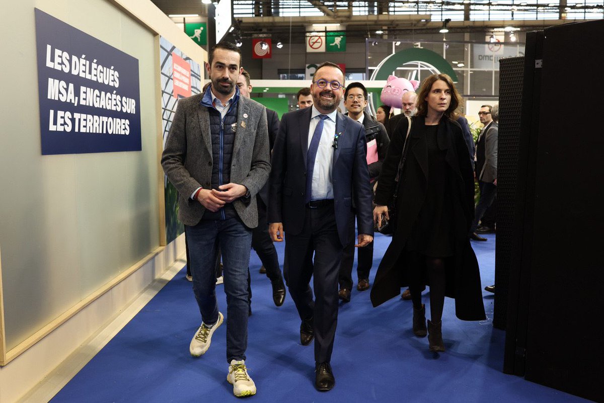 Je me suis rendu aujourd’hui au Salon International de l’Agriculture pour échanger avec les agriculteurs, éleveurs et producteurs qui font la richesse de notre terroir !

👉Alimentation &amp; santé : Une agriculture de qualité, c’est la clé pour une alimentation saine et durable.