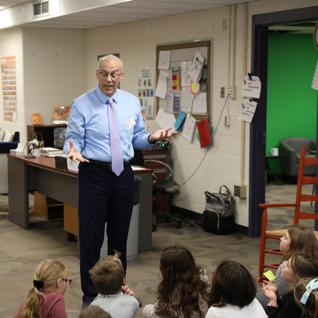 KearneyMOEdu's tweet photo. The forecast called for learning today at Kearney Elementary as @fox4kc Meteorologist Joe Lauria did a great job of educating and entertaining our Bulldogs about extreme weather like massive hail and unseasonal tornadoes! https://t.co/0dbpibDdxf
