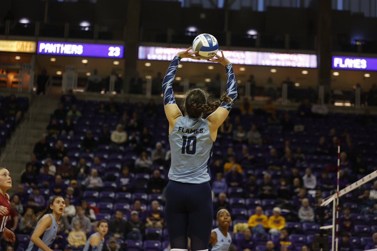 UIC_Volleyball's tweet image. Miss being out on the court!🔥🏐

#ChicagosCollegeTeam