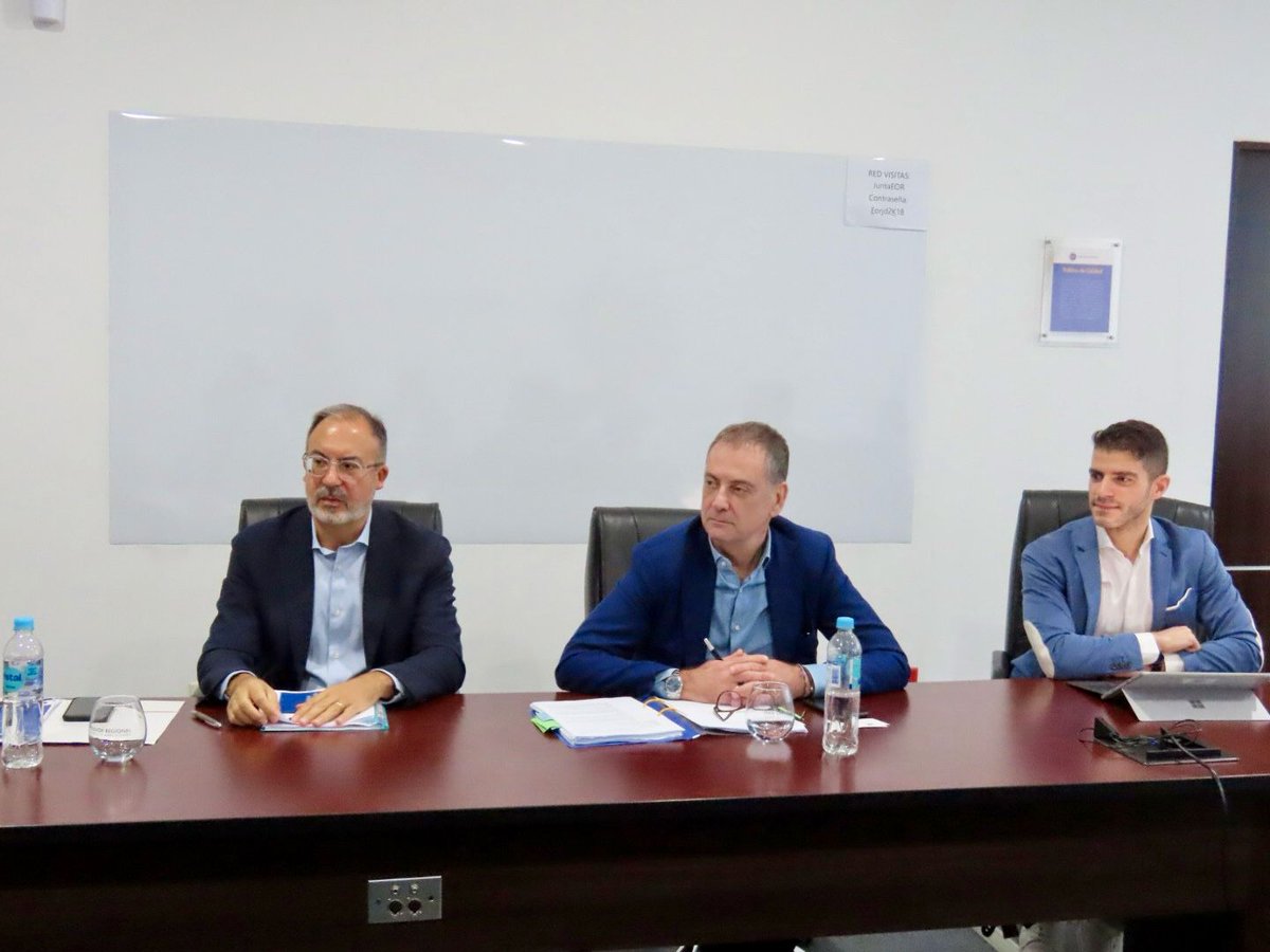 EOR_energia's tweet photo. 🤝 EOR y la UE avanzan en cooperación para fortalecer el Mercado Eléctrico Regional

Hoy recibimos a la comitiva de la UE liderada por Felice Zaccheo para promover y avanzar en la implementación de la Global Gateway Investment Agenda (GGIA) para El Salvador e impulsar el Mercado 

Se definió una hoja de ruta con prioridades estratégicas en las que la UE brindará apoyo al EOR mediante Cooperación No Rembolsable.

¡Un gran paso para el fortalecimiento energético de la región de la mano con aliados estratégicos claves! ⚡🌎 @UECentroamerica @UEenElSalvador 

#Energía #GlobalGateway #CooperaciónUE #MercadoEléctricoRegional #EOR