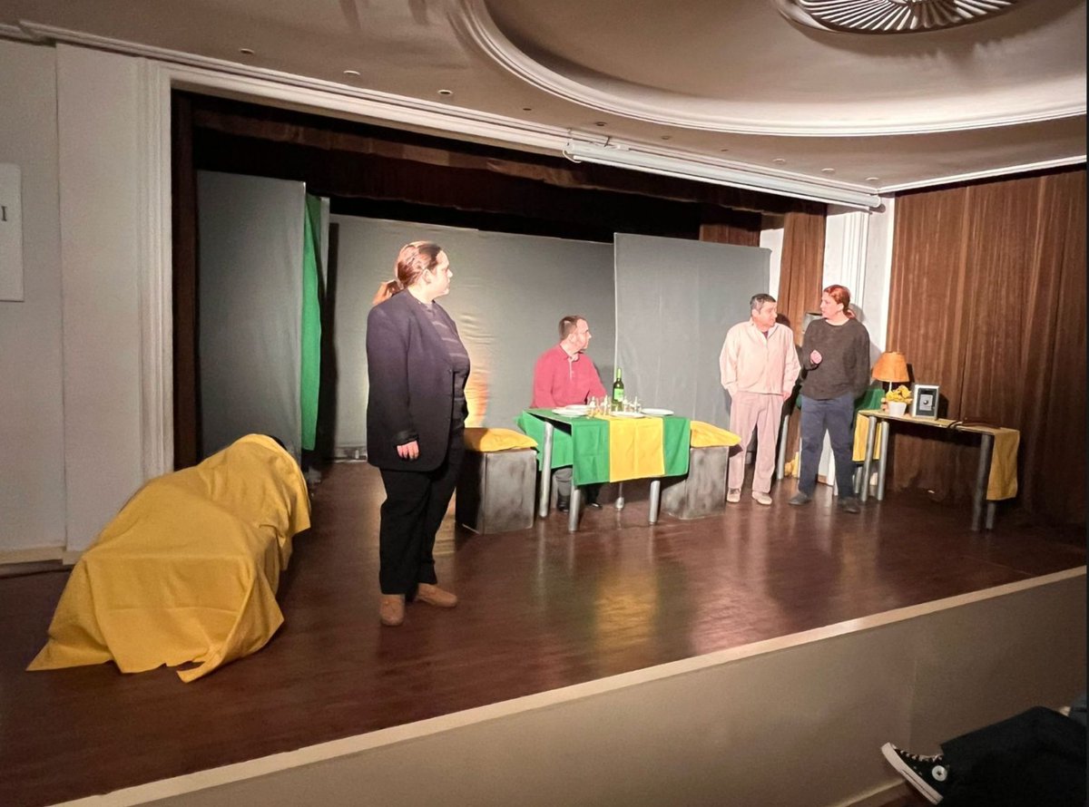 montessoripalau's tweet image. Avui de la mà de la productora @transeduca els alumnes de BTL2 han pogut observar la representació teatral de "La Fundación" de l'autor Antonio Buero Vallejo. #montessori