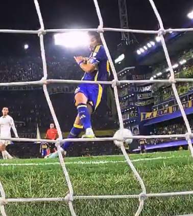 gustienelmrcado's tweet photo. @Libertadores Es terrible. Si ponían a un perro, lo hacía. https://t.co/o29zd8dqpH