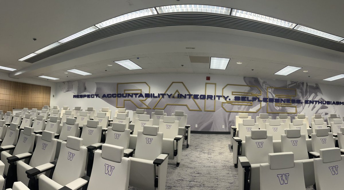 LarsHanson's tweet photo. Some new features in the UW football team room. 

"No excuses." "It's our time." 

Back wall: Respect. Accountability. Integrity. Selflessness. Enthusiasm https://t.co/zrzqH1Dirq