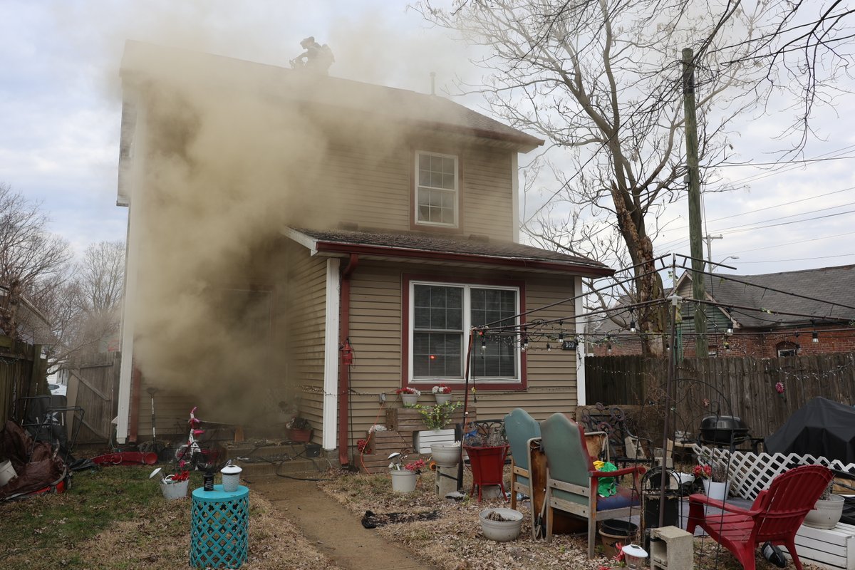 IFD_NEWS's tweet image. 10:07 AM - A family of 2 is displaced after fire breaks out in their home at 969 N Tremont St.  Both evacuated ok. IFD Firefighters found smoke showing from the 2 story structure and marked the blaze under control in 20 minutes.  The cause is under investigation.  No injuries.