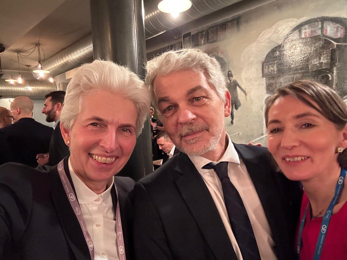 Sidney Warburg tweet media