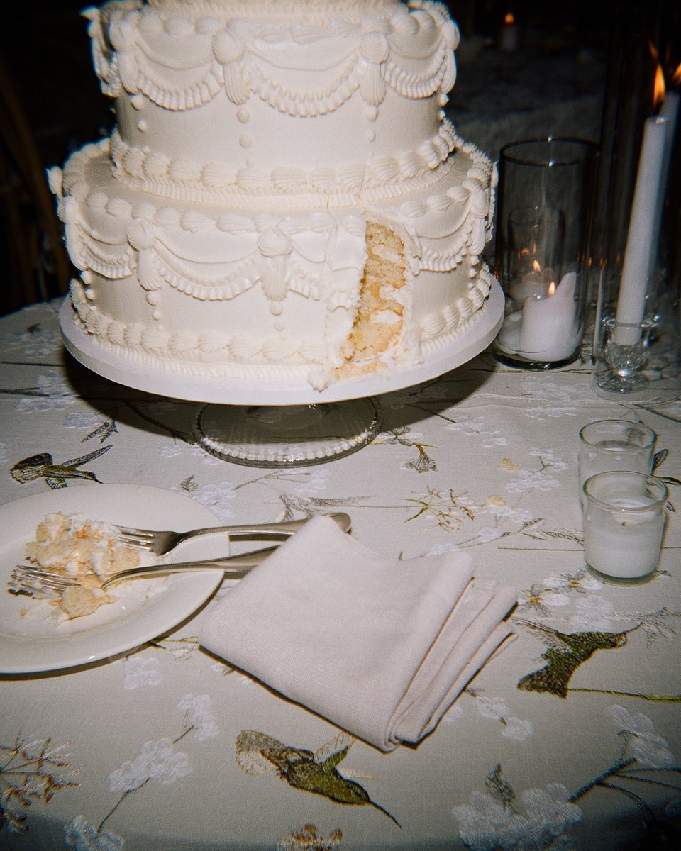 Love is always in the air at SusieCakes! 🤍

We absolutely love celebrating our brides and grooms throughout the year! Take a peek at some of our past weddings and the sweet moments we’ve been a part of. 🎂

#SusieCakesWeddings #CelebratingLove #SweetMemories