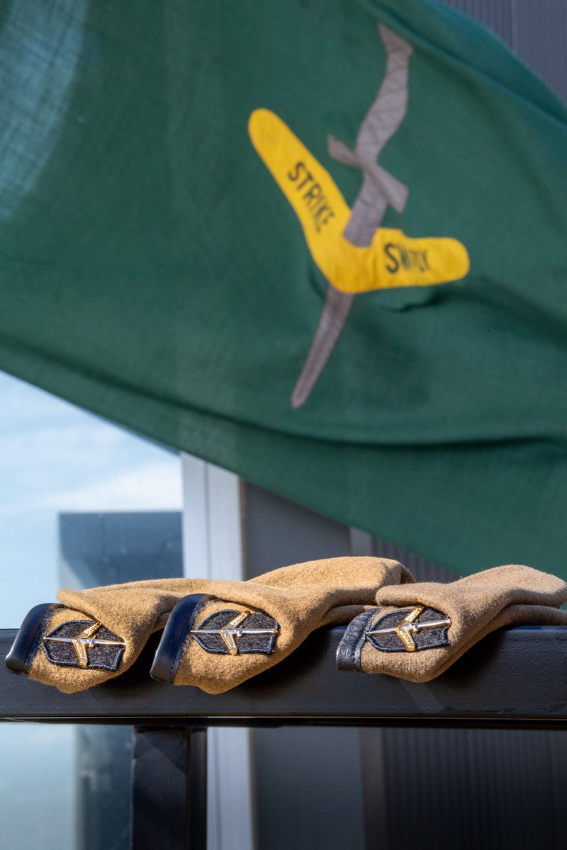 1st Commando Regiment Beret Parade📷
In a poignant ceremony, soldiers from the 1st Commando Regiment receive the first Special Warfare khaki beret, which honours their rich and innovative history dating back to the early days of the World War II.