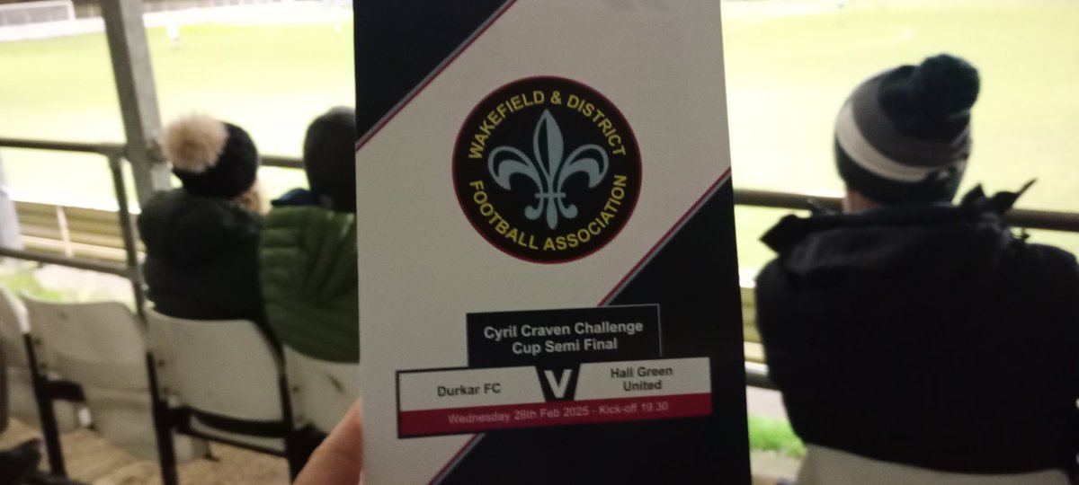 #westyorkshire #wakefielddistrict at the crofton community centre <a href="/NostellMWFC/">Nostell Miners Welfare FC</a> @ncel div 1 for the <a href="/WDFASL/">Wakefield & District FA League</a> Cyril craven cup semi final between <a href="/hallgreenutd/">Hall Green United</a> <a href="/WYAFLOfficial/">WYAFL</a> prem division (1st) v <a href="/DurkarFC/">Durkar Football Club</a> <a href="/WDFASL/">Wakefield & District FA League</a> prem div (1st) KO 1933 Game number 227 with <a href="/spireitepete/">peter stringer</a> #revisit