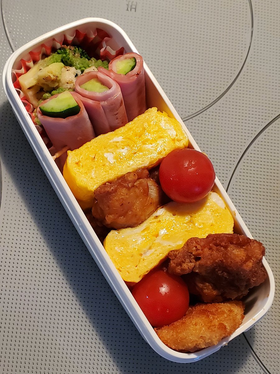 POPtomoushimasu's tweet photo. 月曜祝日も子どもは塾………
厳しいなぁ………
お昼のお弁当………
いつも同じ………か………

#祝日　#塾　#子ども　#昼ごはん　#お弁当
#backtothe2008　#UVERworld　#儚くも永久のカナシ https://t.co/MCqZ95aJZM