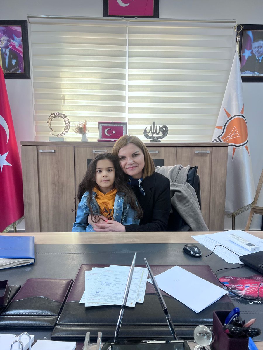 sidikadincer33's tweet photo. İlçe Kadın Kolları Başkanımız Sayın Sıdıka Dinçer 
İlçe binamızda vatandaşlarımızı dinleyip 
Sorunlarına çözüm üretti. 
#facebook 
#akparti̇ 
#akpartikadınkolları
#mustafasever
#alikıratlı 
#avsibelsoylemez
#ademaldemir
#fatmaabacı
 #hüseyinkılıç 
#sıdıkadinçer 
#ömersoydan https://t.co/37XZ9VbvGQ