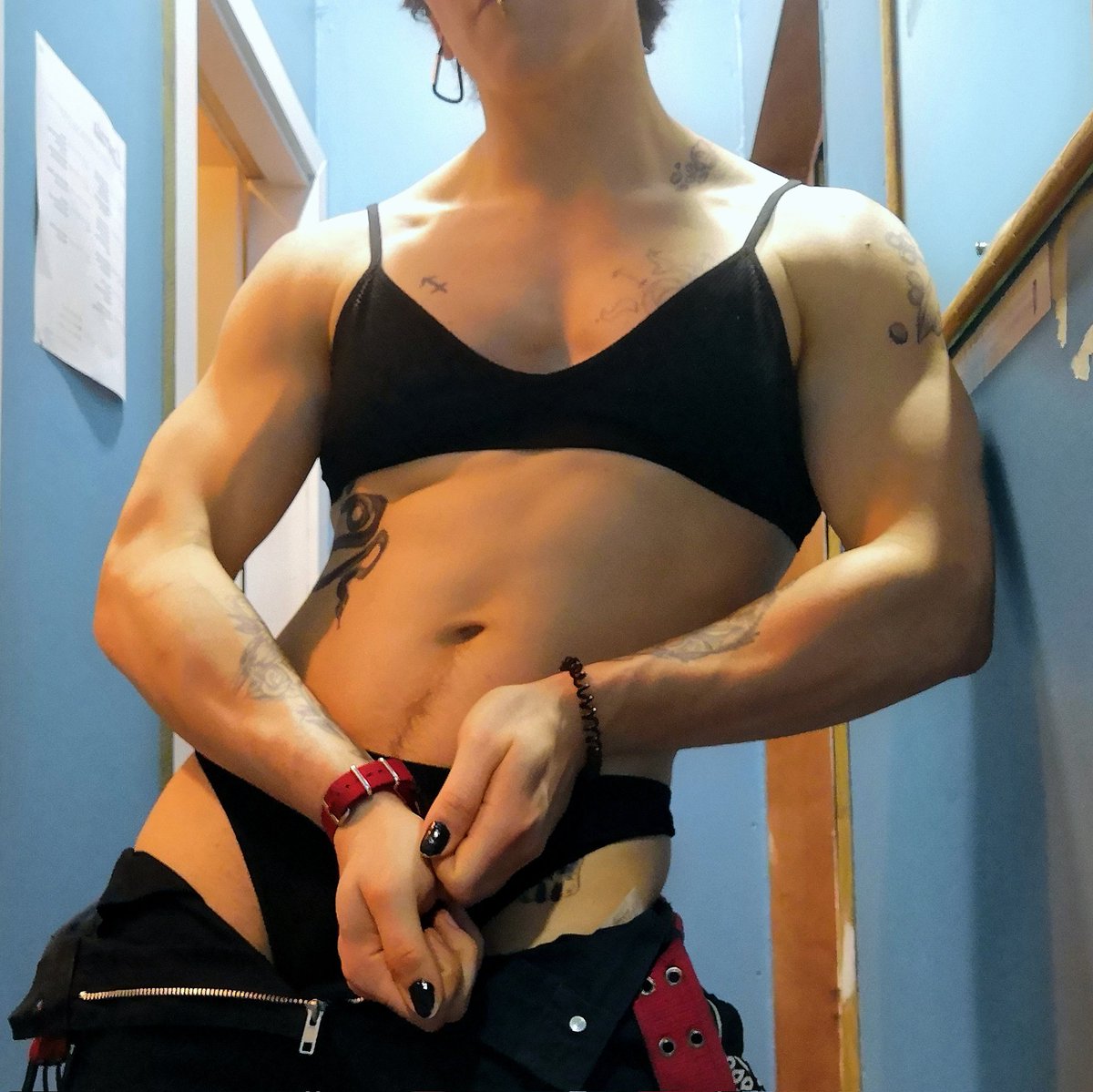 TF_SML's tweet photo. Being early at work so I cna do push ups and take thirst traps https://t.co/MtVAevXHCE