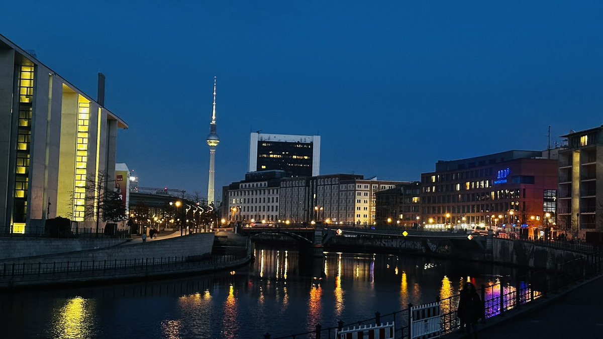 Heute ein #Kontrovers-Spezial nach der #BTW2025 live aus dem ARD-Hauptstadtstudio in Berlin. <a href="/BR24/">BR24</a>