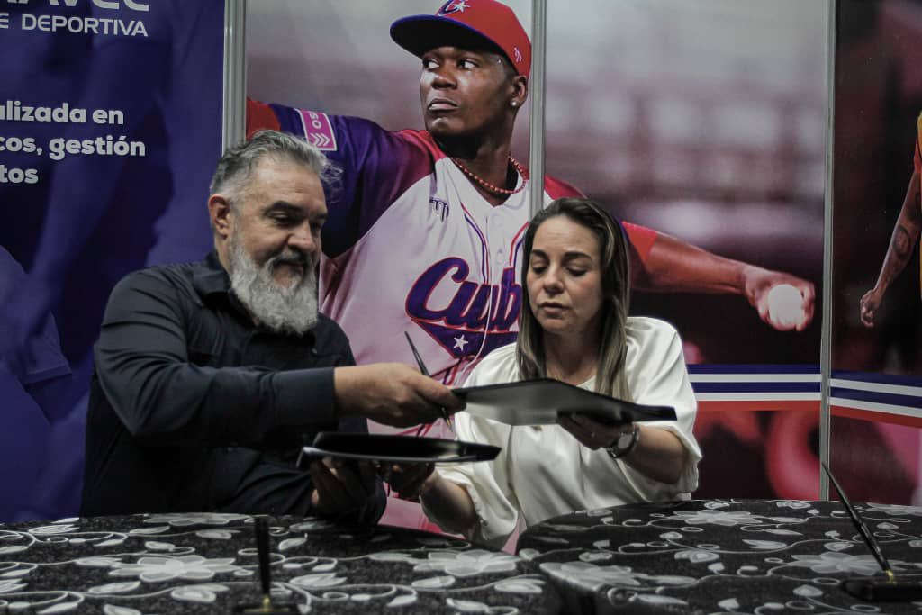 ACubadeportes's tweet photo. 🤝Firman acuerdo conjunto Cubadeportes y el equipo canadiense ISoltec.corp de plataformas digitales https://t.co/VUSUeDY9Rn para la inscripción y registro en eventos deportivos y recreativos; y para streaming: Play Cubano

#DeporteCubano #EventosDeportivos https://t.co/LtQZSr11PF